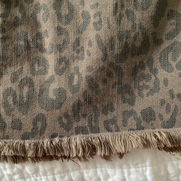 Leopard print juniors mini jean skirt - Picture 3 of 3